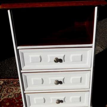 Cassettiera/mobiletto shabby chic laccato