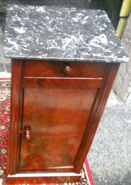 Mobiletto/colonna in piuma di mogano